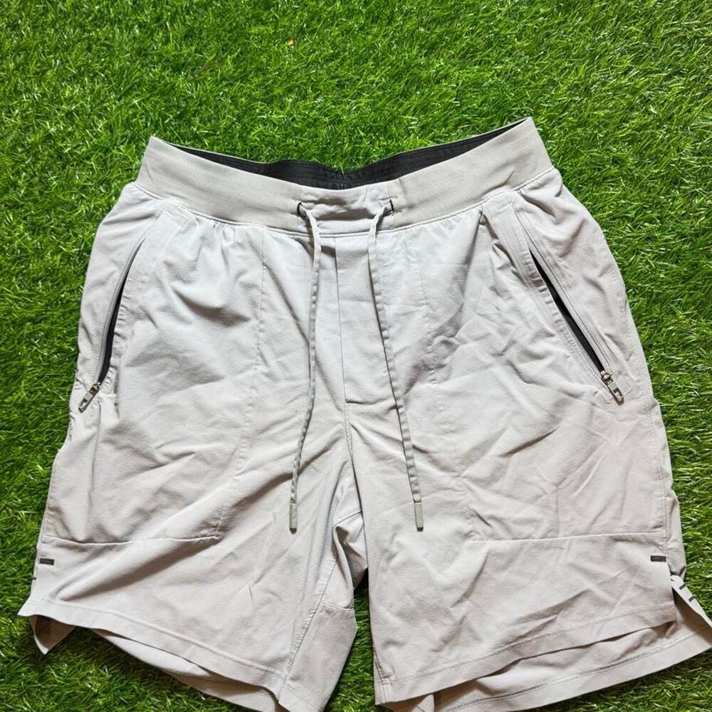 Lululemon Men's Grey and White Shorts